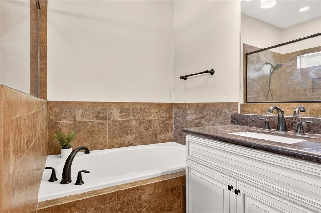 En Venta: $419,900 (4 camas, 2 baños, 1833 Pies cuadrados)