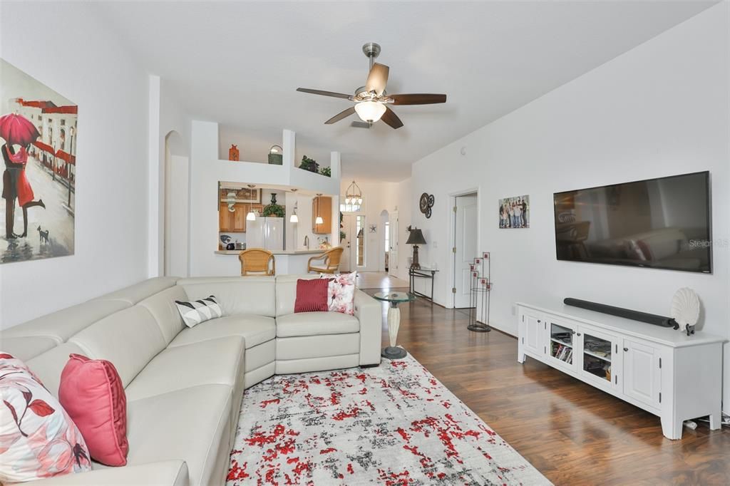 For Sale: $286,000 (2 beds, 2 baths, 1855 Square Feet)