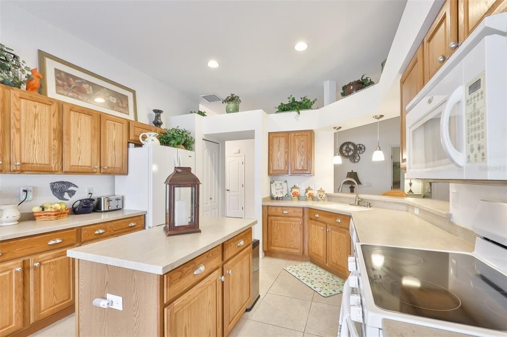 For Sale: $286,000 (2 beds, 2 baths, 1855 Square Feet)