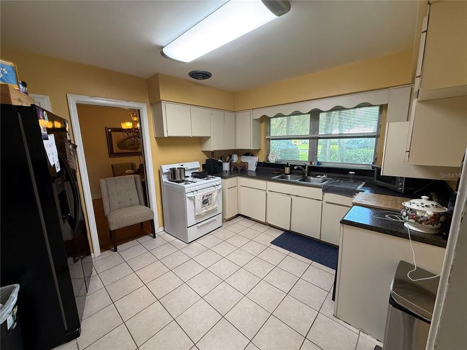 En Venta: $525,000 (4 camas, 3 baños, 2200 Pies cuadrados)