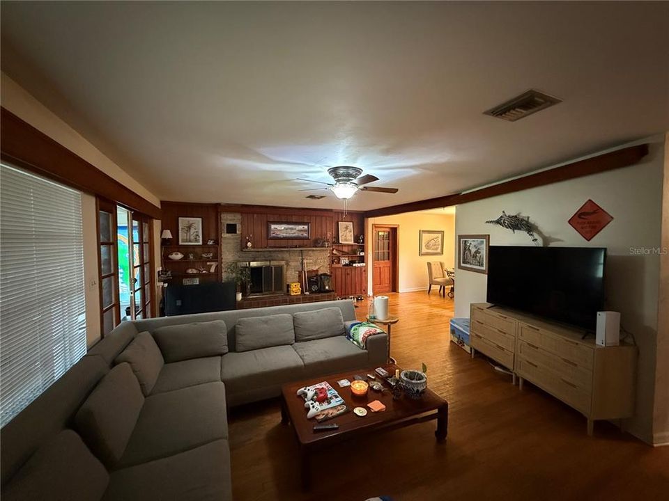 En Venta: $525,000 (4 camas, 3 baños, 2200 Pies cuadrados)