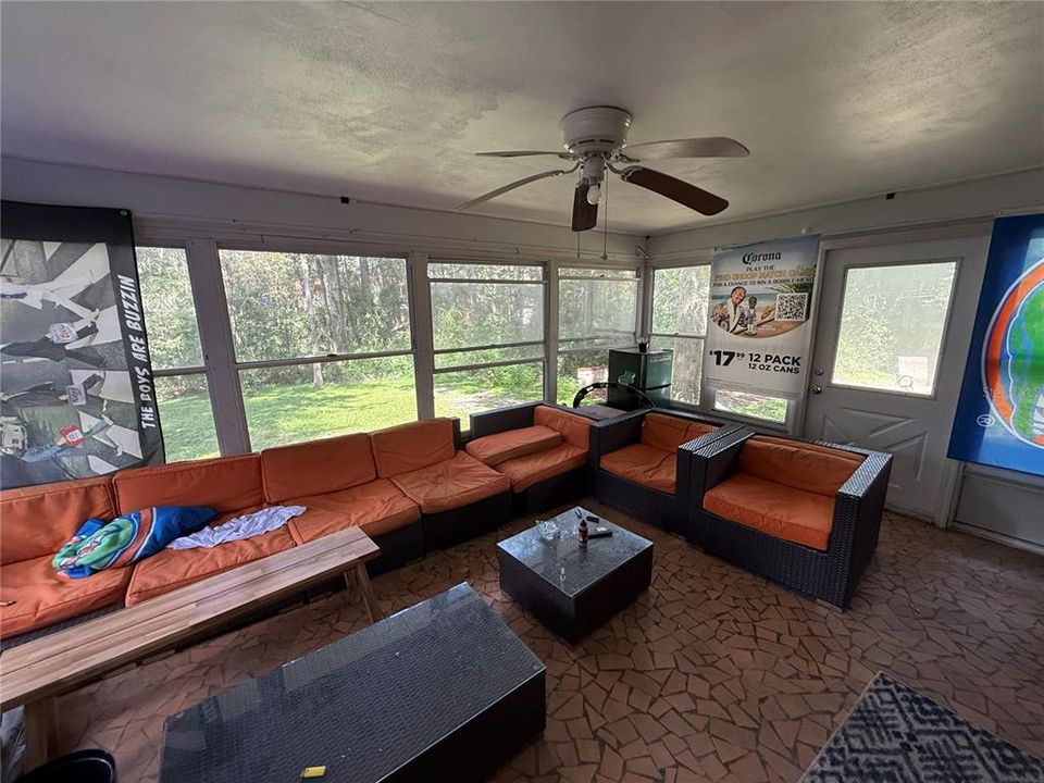 En Venta: $525,000 (4 camas, 3 baños, 2200 Pies cuadrados)