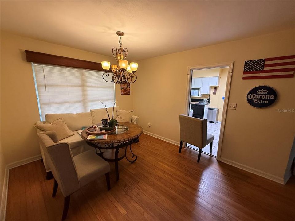 En Venta: $525,000 (4 camas, 3 baños, 2200 Pies cuadrados)