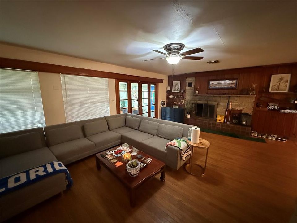 En Venta: $525,000 (4 camas, 3 baños, 2200 Pies cuadrados)