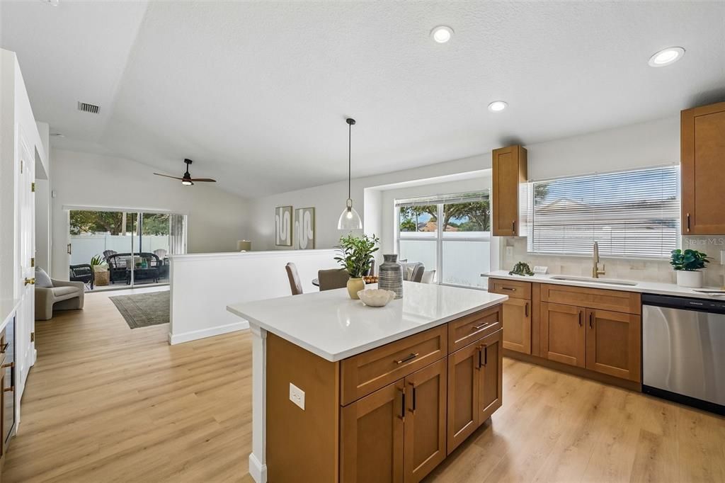 En Venta: $499,999 (5 camas, 2 baños, 2206 Pies cuadrados)