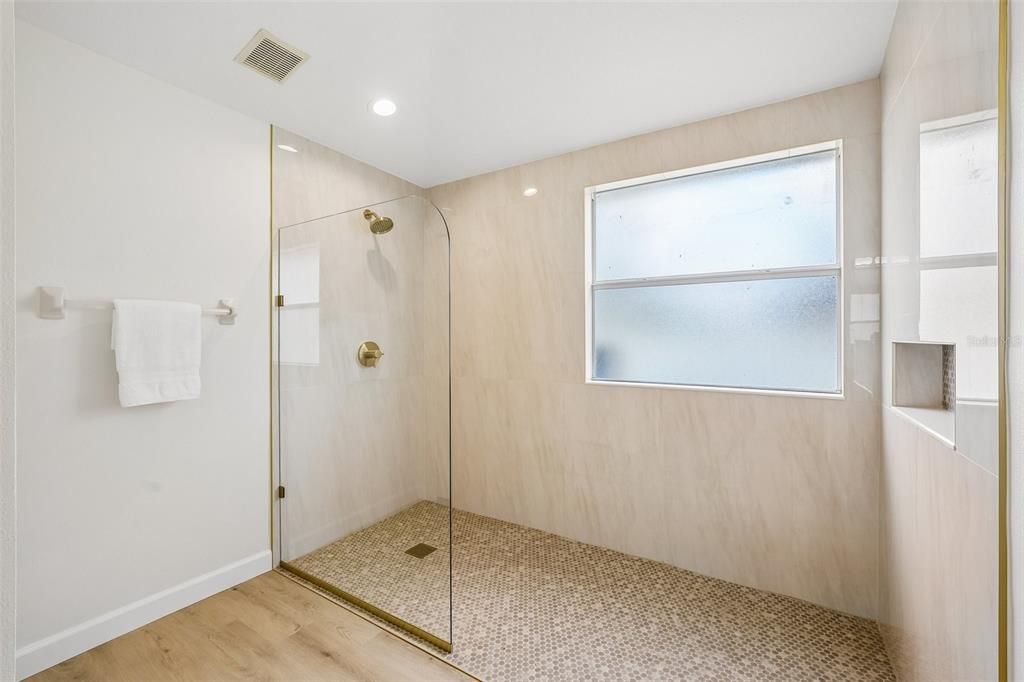 En Venta: $499,999 (5 camas, 2 baños, 2206 Pies cuadrados)
