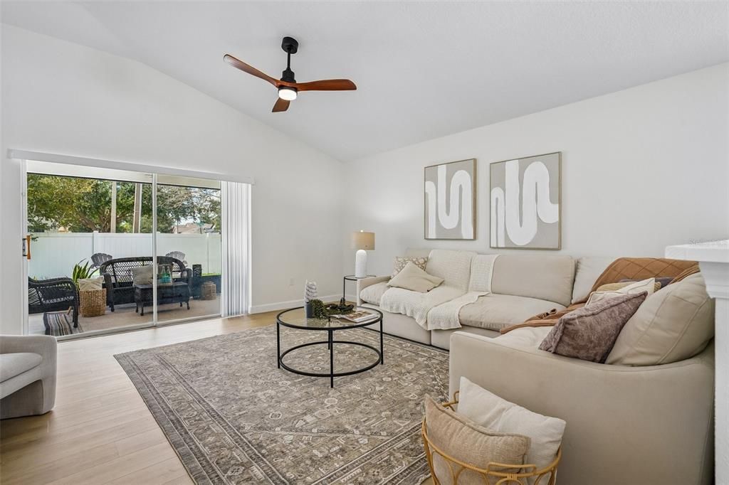 En Venta: $499,999 (5 camas, 2 baños, 2206 Pies cuadrados)