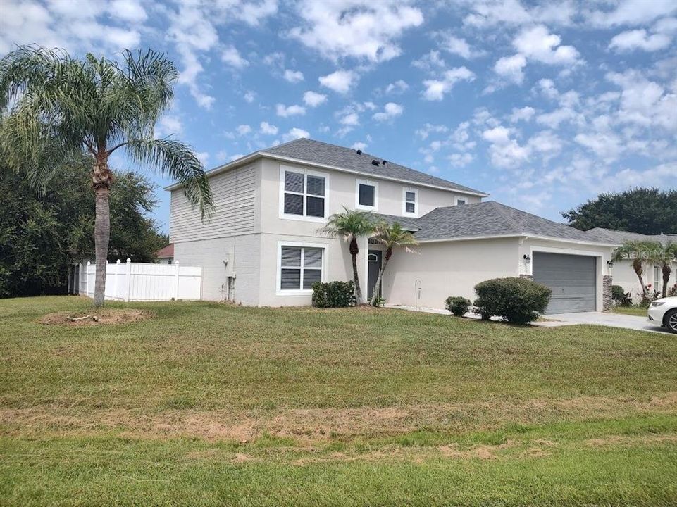 For Rent: $1,900 (4 beds, 2 baths, 2215 Square Feet)