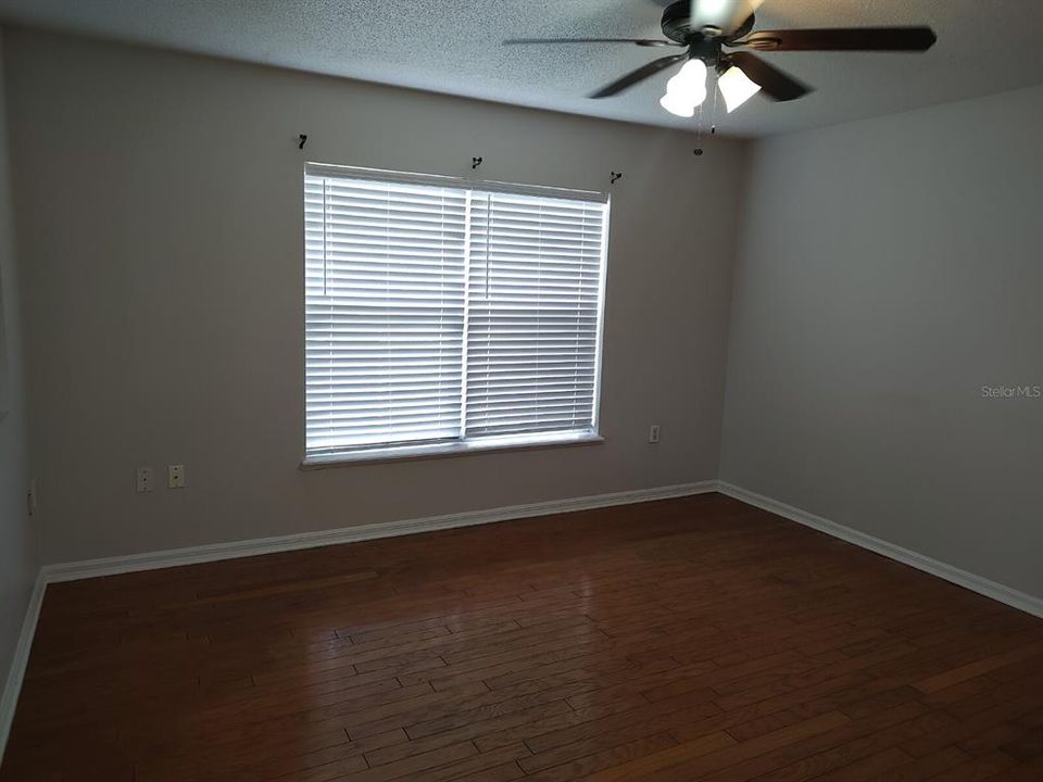 For Rent: $1,900 (4 beds, 2 baths, 2215 Square Feet)