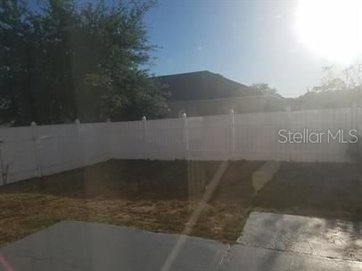 For Rent: $1,900 (4 beds, 2 baths, 2215 Square Feet)