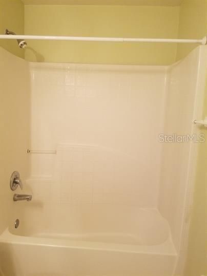 For Rent: $1,900 (4 beds, 2 baths, 2215 Square Feet)
