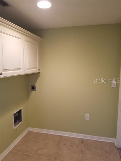 For Rent: $1,900 (4 beds, 2 baths, 2215 Square Feet)