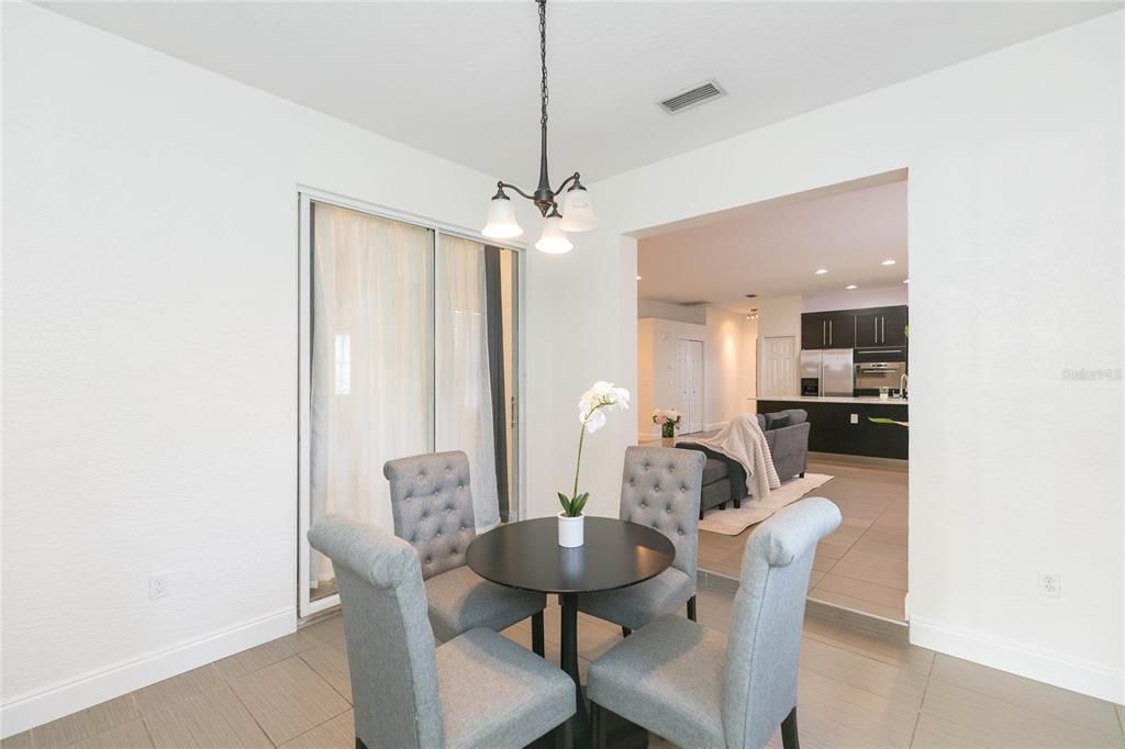 En Venta: $495,900 (4 camas, 3 baños, 1832 Pies cuadrados)