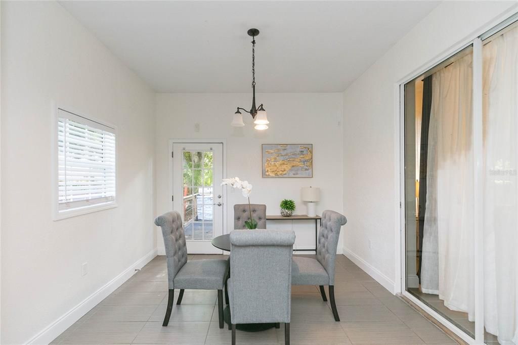 En Venta: $495,900 (4 camas, 3 baños, 1832 Pies cuadrados)