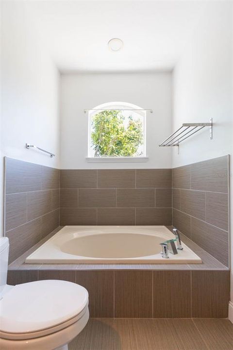 En Venta: $495,900 (4 camas, 3 baños, 1832 Pies cuadrados)
