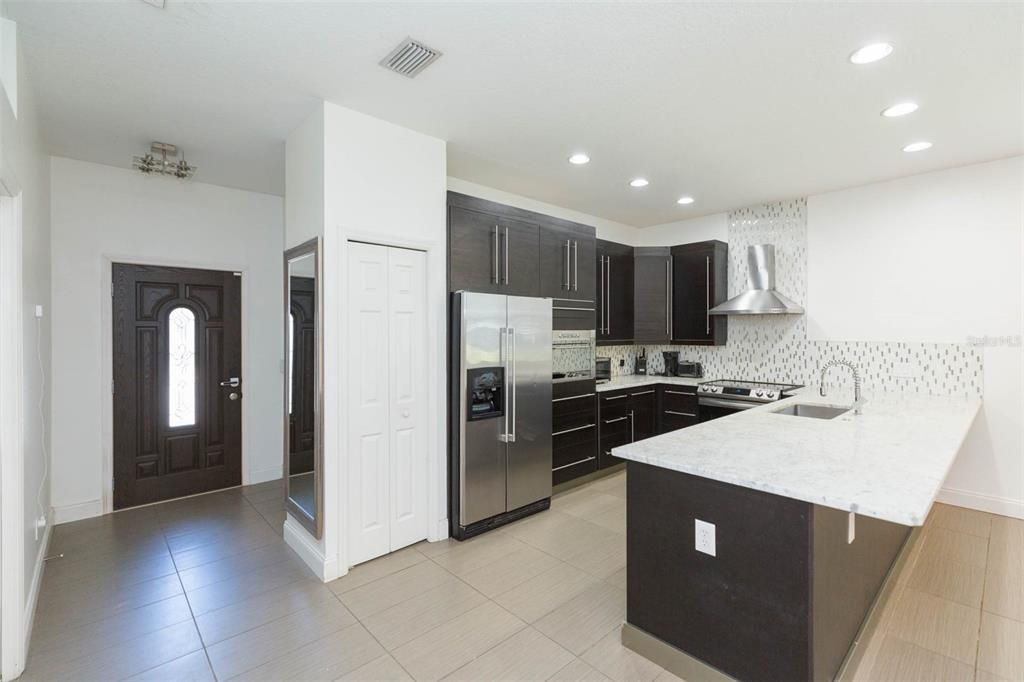 En Venta: $495,900 (4 camas, 3 baños, 1832 Pies cuadrados)