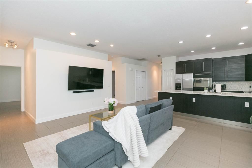 En Venta: $495,900 (4 camas, 3 baños, 1832 Pies cuadrados)