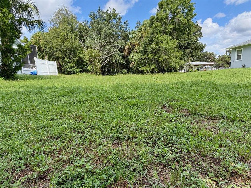 На продажу: $274,900 (0.35 acres)