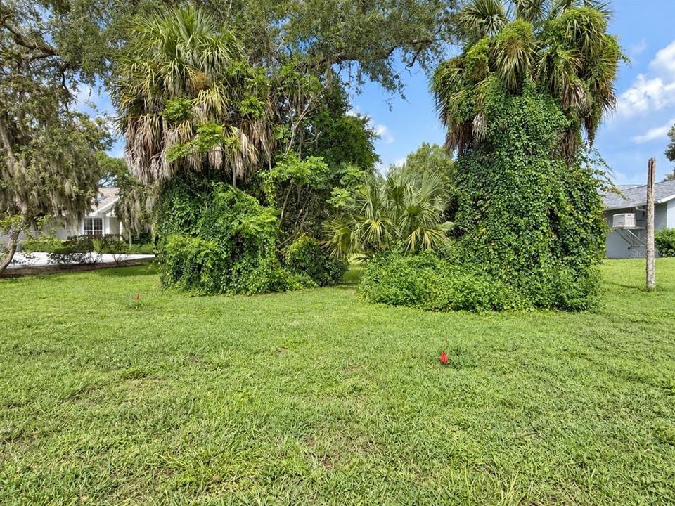 На продажу: $274,900 (0.35 acres)