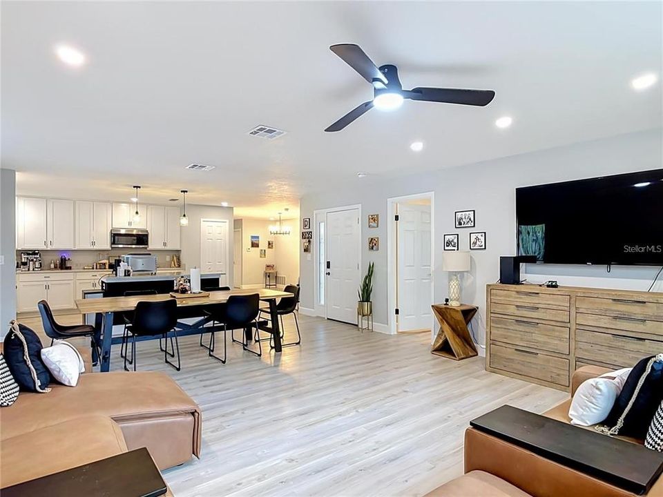 For Rent: $2,600 (3 beds, 2 baths, 1694 Square Feet)