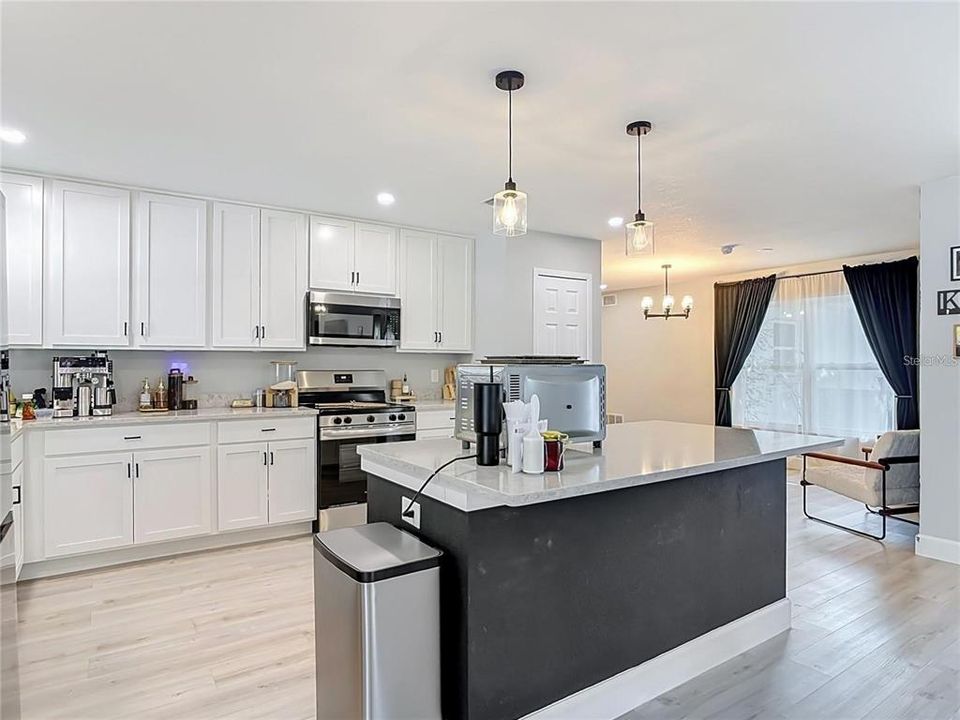 For Rent: $2,600 (3 beds, 2 baths, 1694 Square Feet)