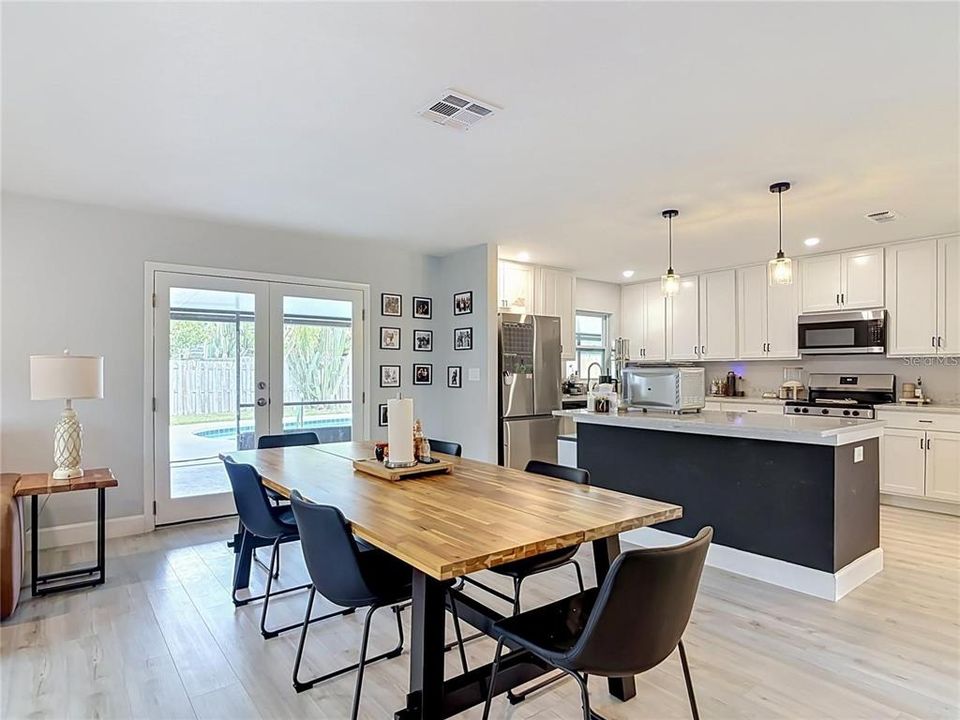 For Rent: $2,600 (3 beds, 2 baths, 1694 Square Feet)