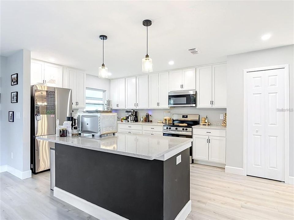 For Rent: $2,600 (3 beds, 2 baths, 1694 Square Feet)