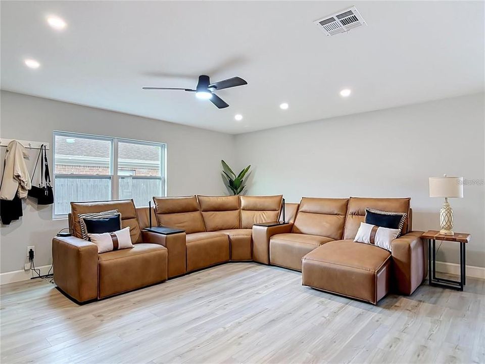 For Rent: $2,600 (3 beds, 2 baths, 1694 Square Feet)
