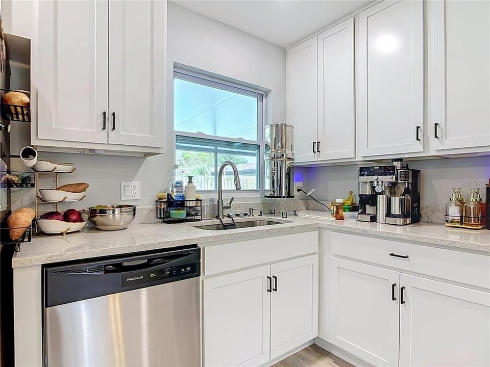 For Rent: $2,600 (3 beds, 2 baths, 1694 Square Feet)