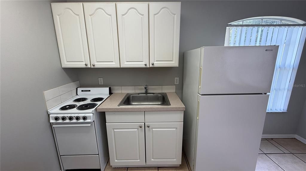 В аренду: $895 (1 спален, 1 ванн, 600 Квадратных фут)