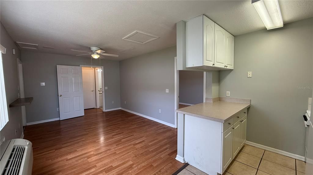 В аренду: $895 (1 спален, 1 ванн, 600 Квадратных фут)