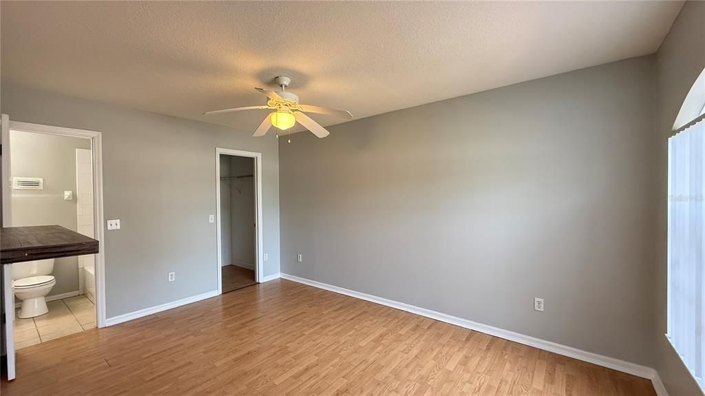 В аренду: $895 (1 спален, 1 ванн, 600 Квадратных фут)