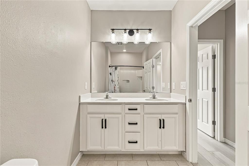 For Rent: $2,600 (3 beds, 2 baths, 1780 Square Feet)