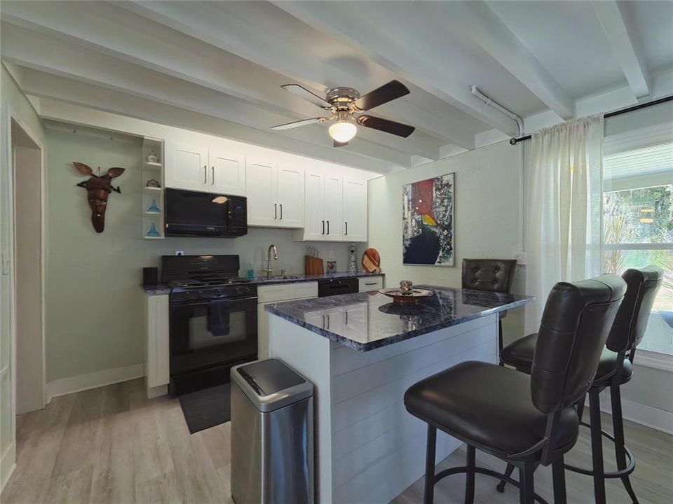 For Sale: $375,000 (3 beds, 2 baths, 1469 Square Feet)