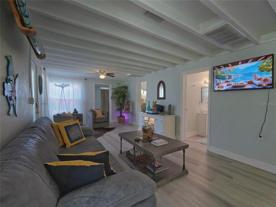 For Sale: $375,000 (3 beds, 2 baths, 1469 Square Feet)
