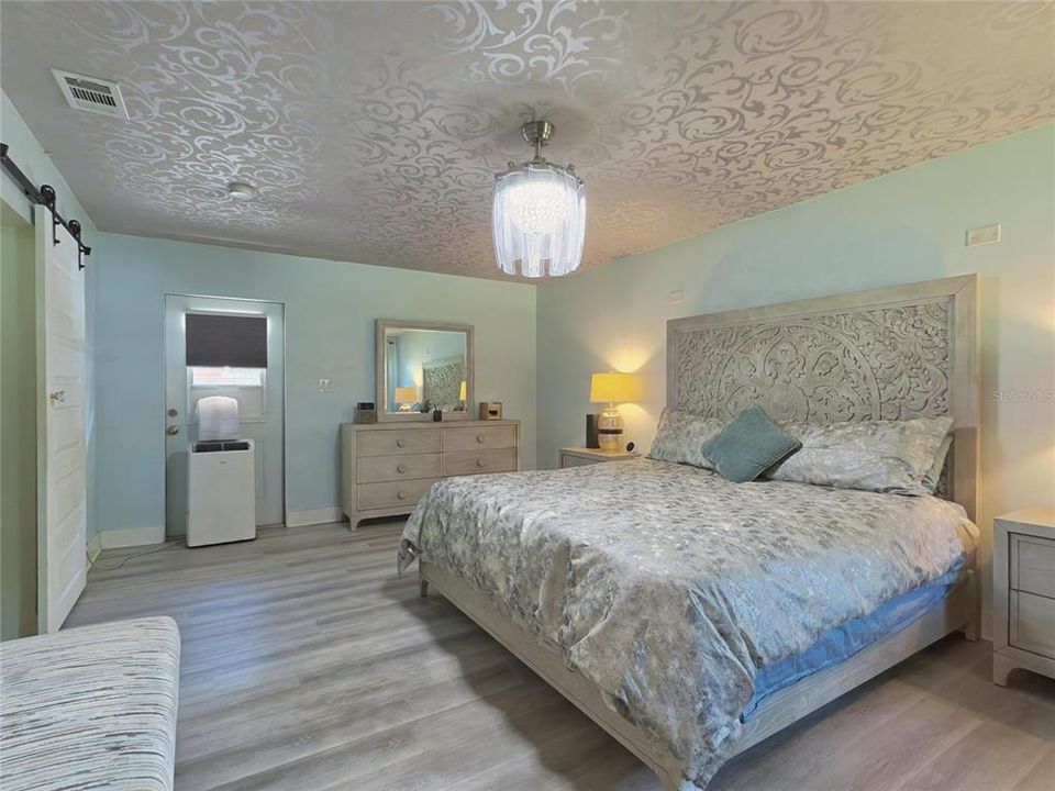 For Sale: $375,000 (3 beds, 2 baths, 1469 Square Feet)