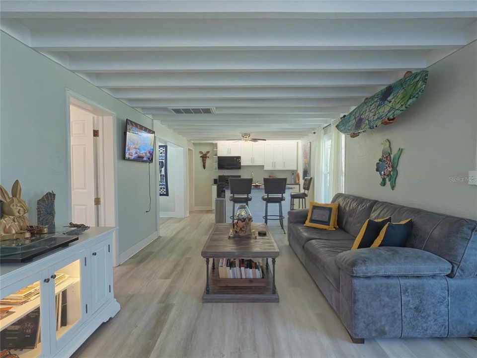 For Sale: $375,000 (3 beds, 2 baths, 1469 Square Feet)