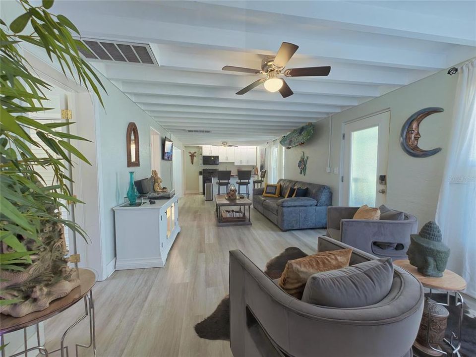 For Sale: $375,000 (3 beds, 2 baths, 1469 Square Feet)