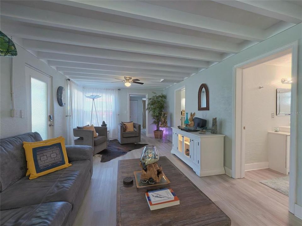 For Sale: $375,000 (3 beds, 2 baths, 1469 Square Feet)