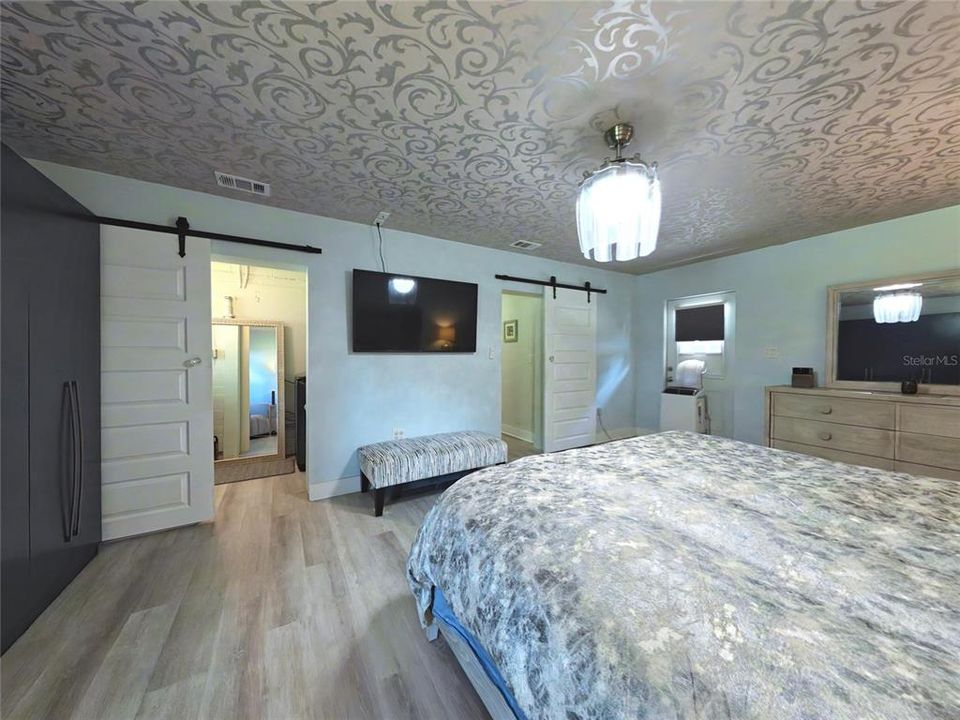 For Sale: $375,000 (3 beds, 2 baths, 1469 Square Feet)