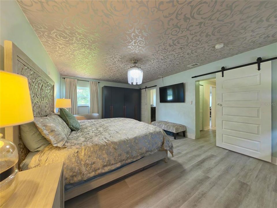 For Sale: $375,000 (3 beds, 2 baths, 1469 Square Feet)