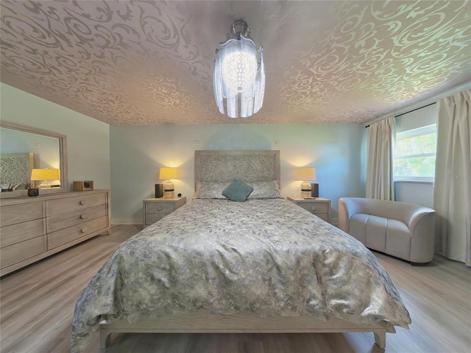 For Sale: $375,000 (3 beds, 2 baths, 1469 Square Feet)