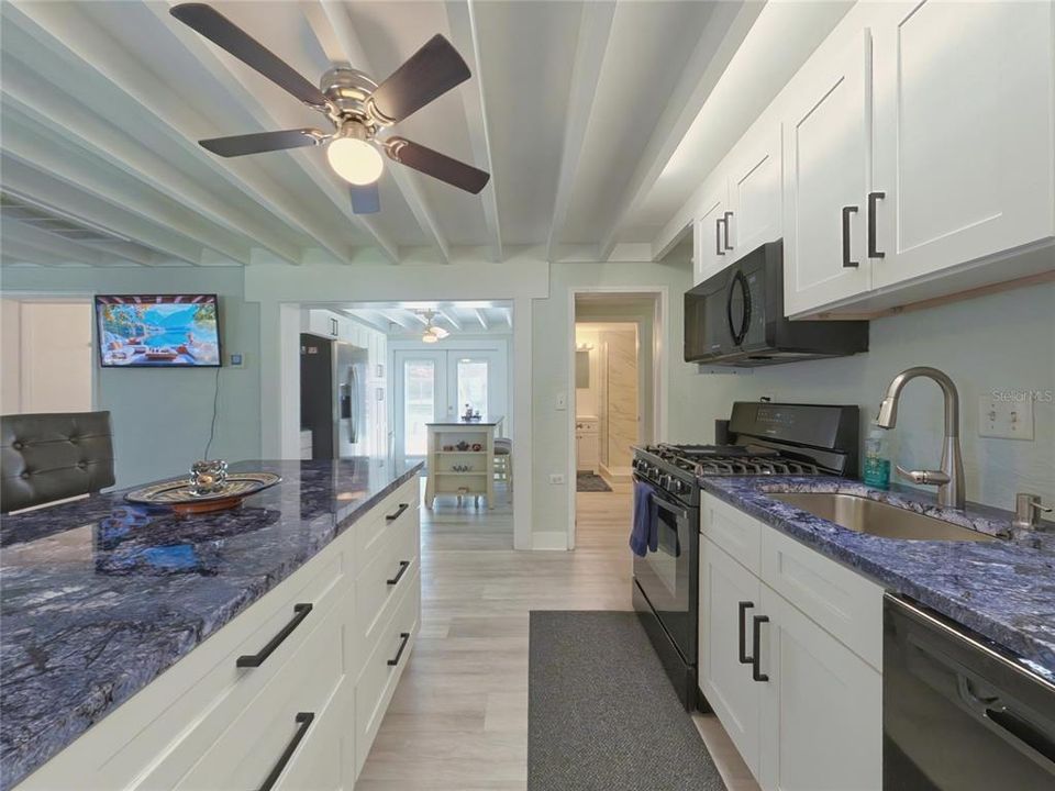 For Sale: $375,000 (3 beds, 2 baths, 1469 Square Feet)