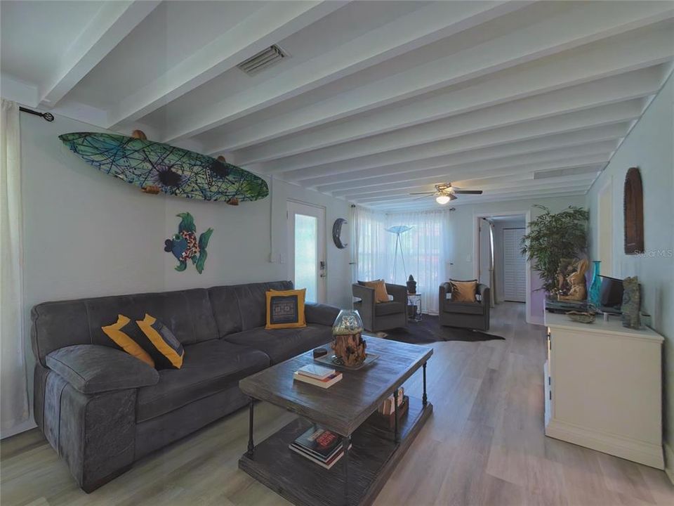 For Sale: $375,000 (3 beds, 2 baths, 1469 Square Feet)