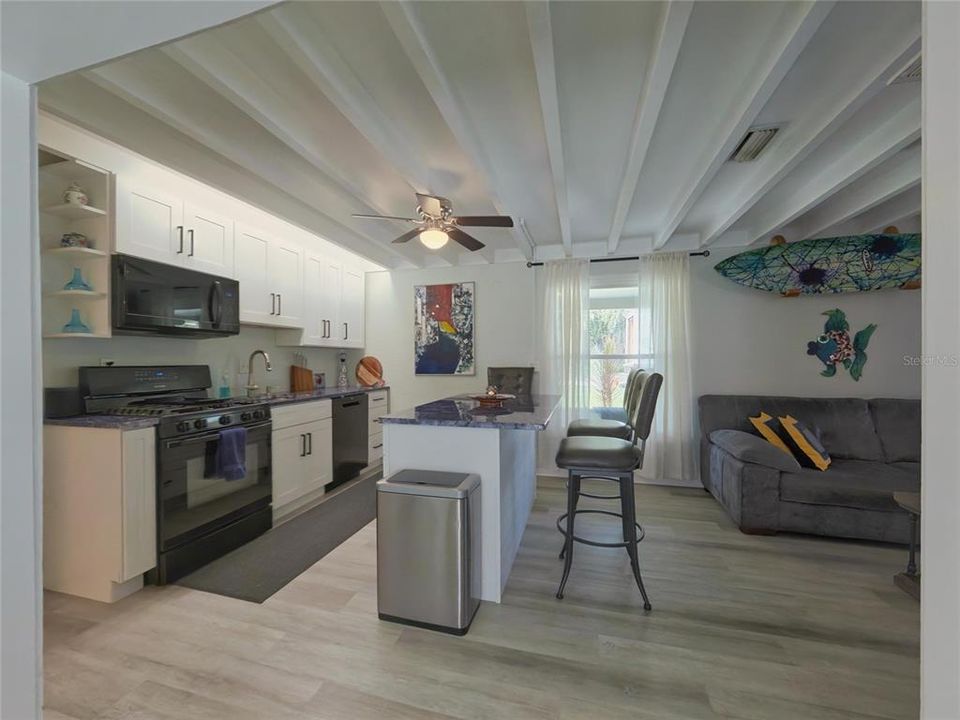 For Sale: $375,000 (3 beds, 2 baths, 1469 Square Feet)