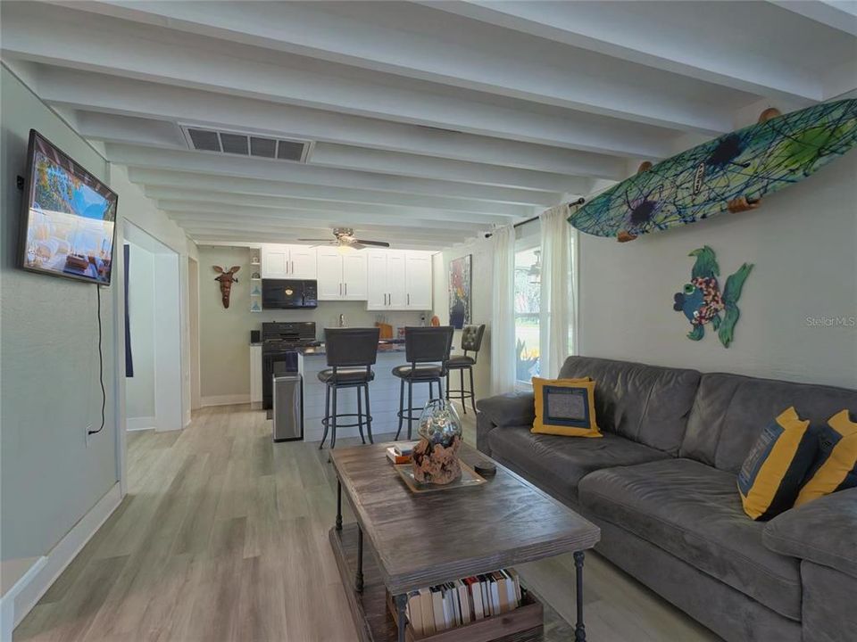 For Sale: $375,000 (3 beds, 2 baths, 1469 Square Feet)