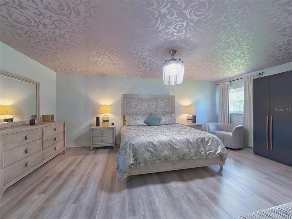 For Sale: $375,000 (3 beds, 2 baths, 1469 Square Feet)