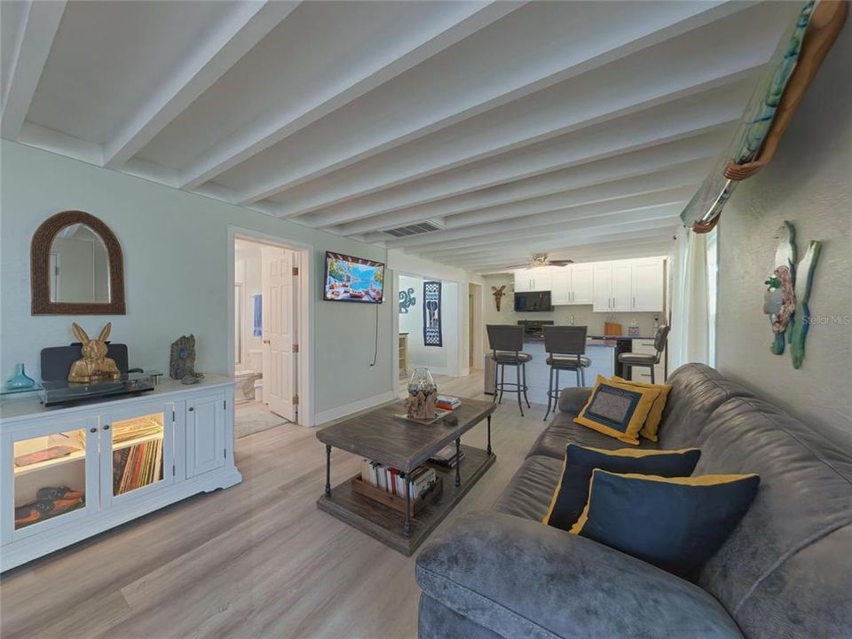 For Sale: $375,000 (3 beds, 2 baths, 1469 Square Feet)