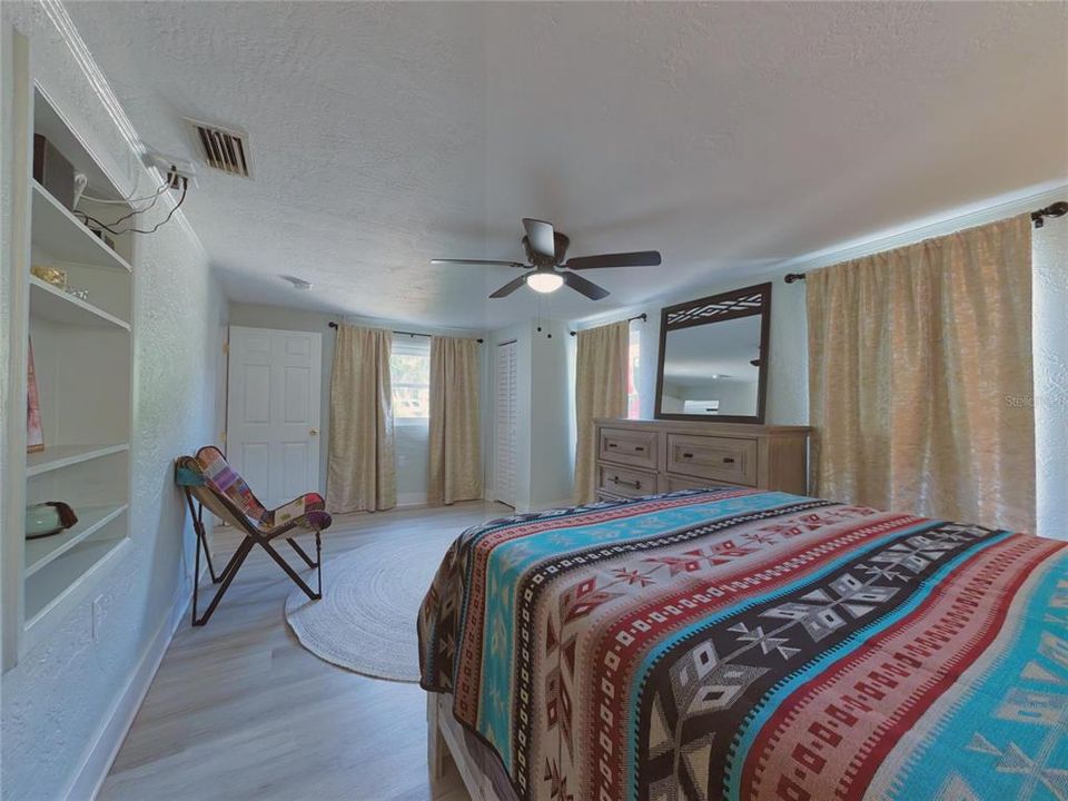 For Sale: $375,000 (3 beds, 2 baths, 1469 Square Feet)