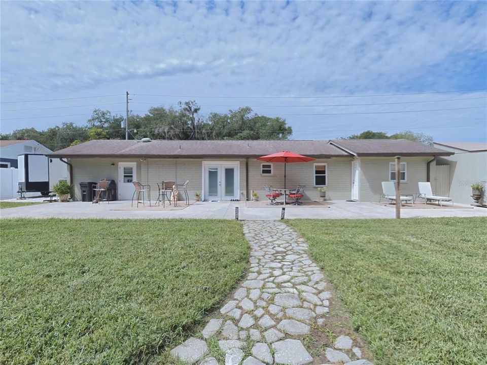 For Sale: $375,000 (3 beds, 2 baths, 1469 Square Feet)